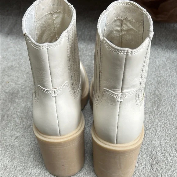 DOLCE VITA Women's Cream Ankle Boots - Picture 2 of 3